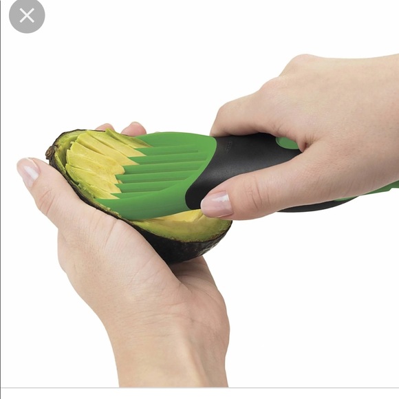 OXO 3-in-1 Avocado Slicer - Picture 6 of 6
